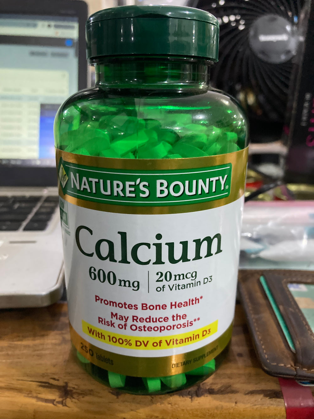 Nature s Bounty Calcium 600 + Vitamin D3 Tablets 600gm 250ct DLC: 06/2027